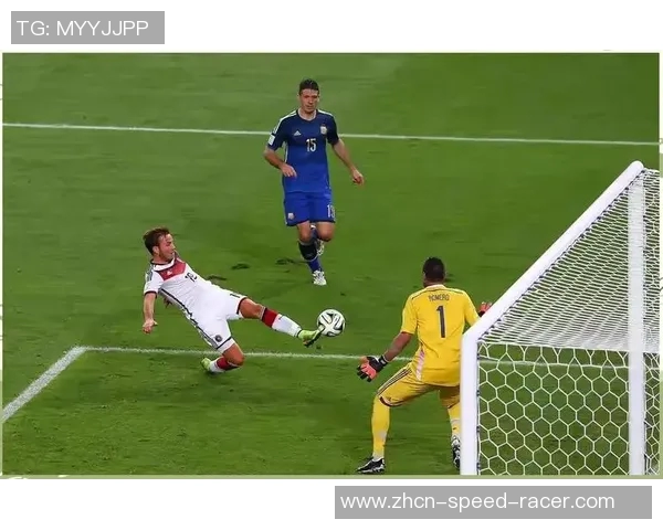 意大利与厄瓜多尔激战正酣足球友谊赛精彩瞬间回顾与分析